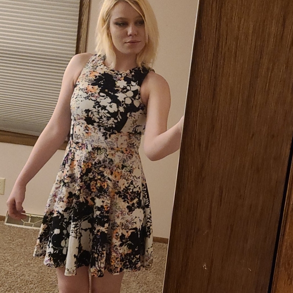 Xhilaration Dresses & Skirts - Like new floral sleeveless sundress